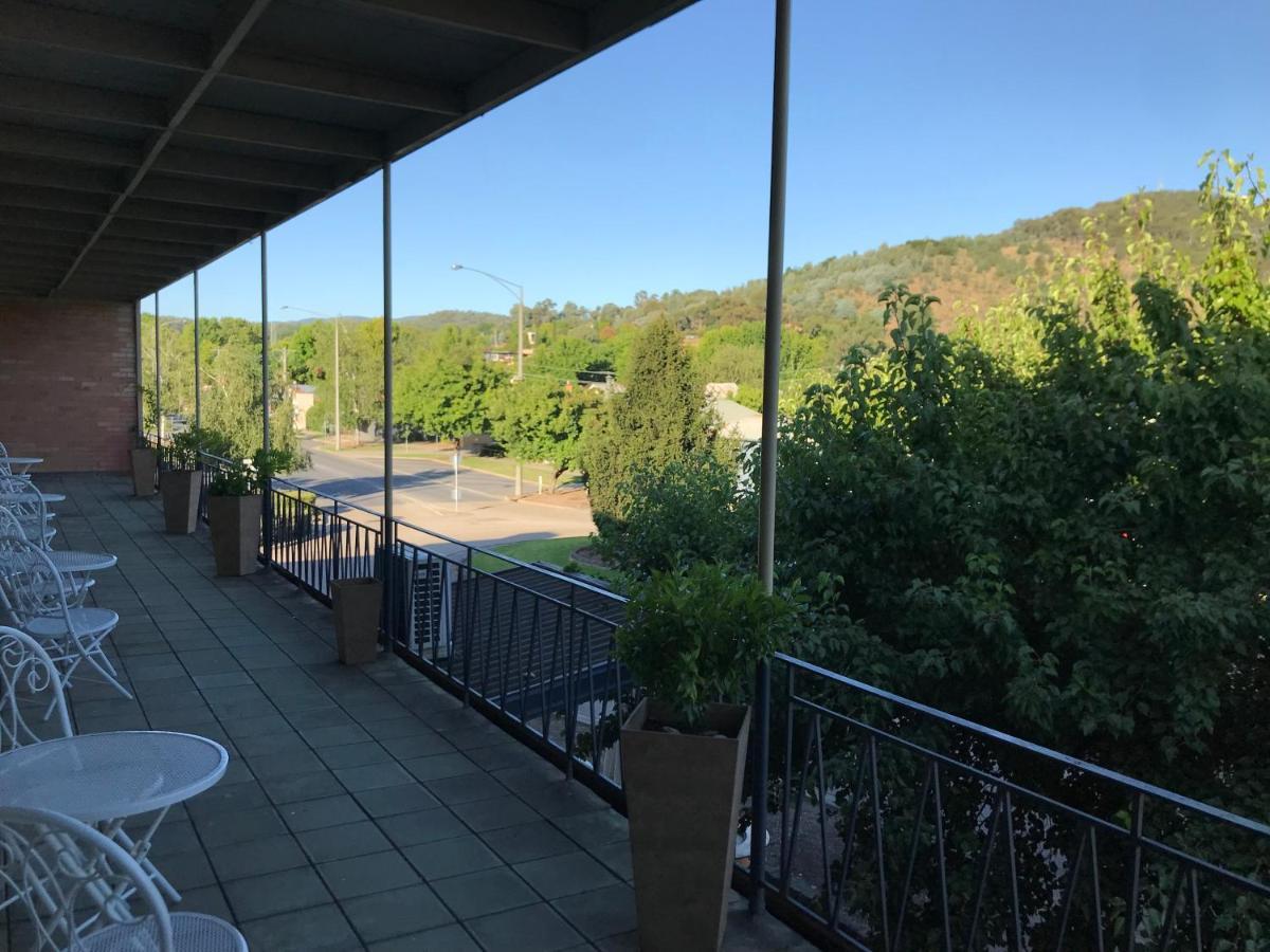 Myrtleford Hotel ภายนอก รูปภาพ