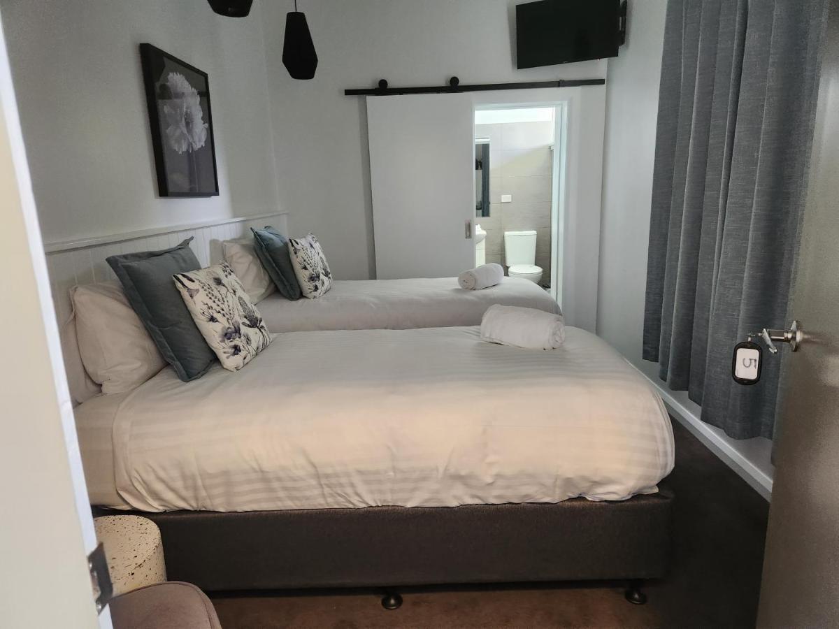 Myrtleford Hotel ภายนอก รูปภาพ